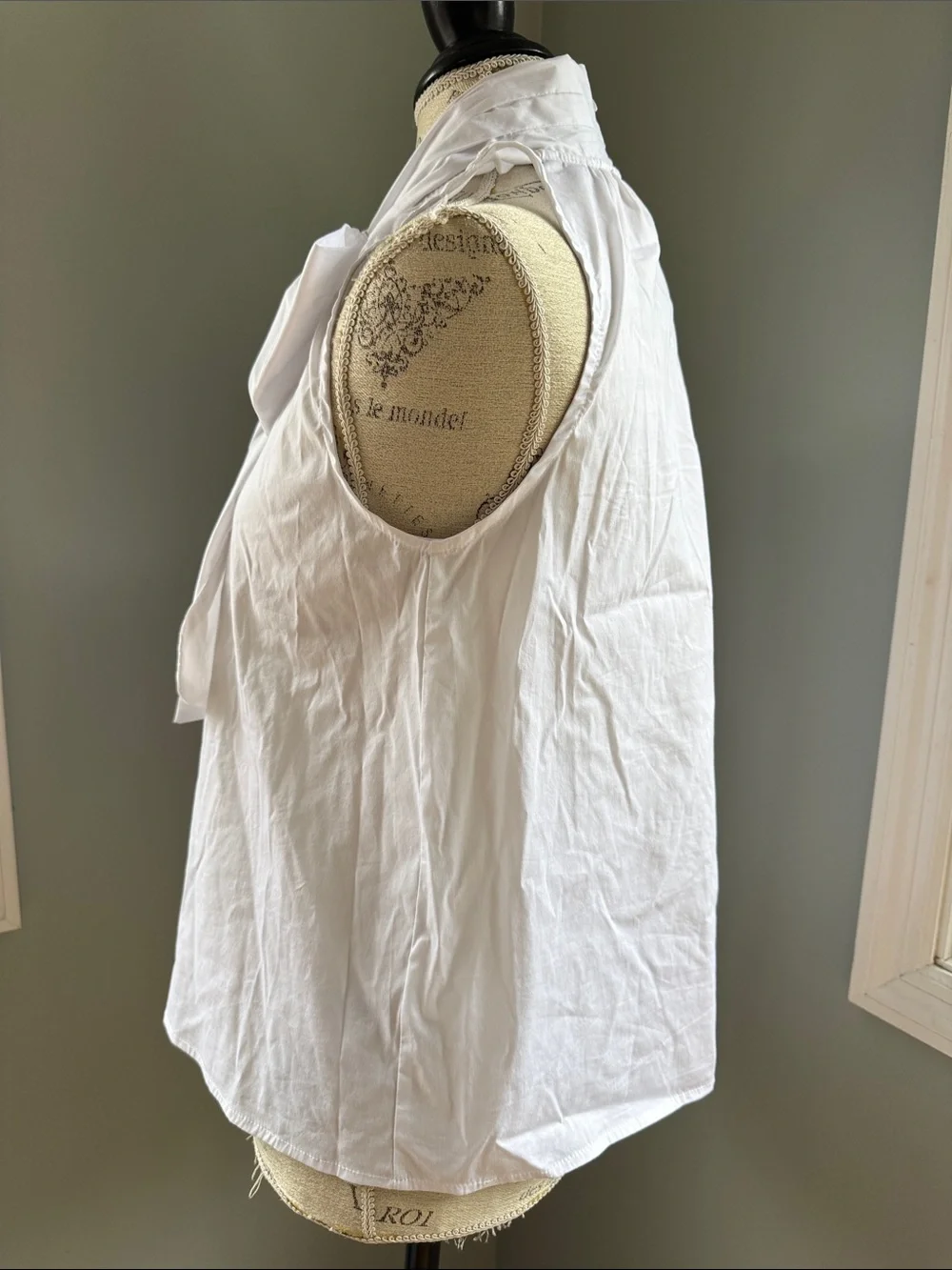 Anthropologie Sundays in Brooklyn white stretch cotton sleeveless bow neck top M